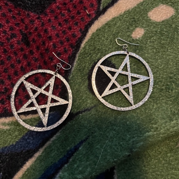 FREE W BUNDLE-MOVING SALE REVERSABLE PENTACLE EARRINGS - Picture 1 of 3